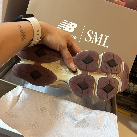 New Balance 9060 x Sydney McLaughlin Linen Stoneware Licorice - Picture 2 of 6